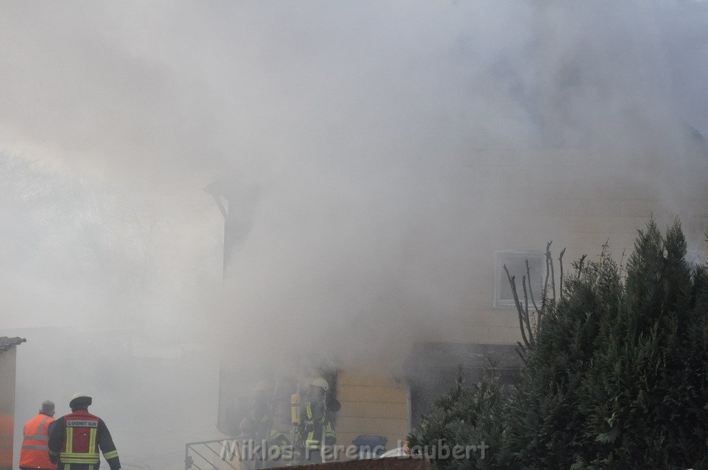 Haus komplett ausgebrannt Leverkusen P31.JPG